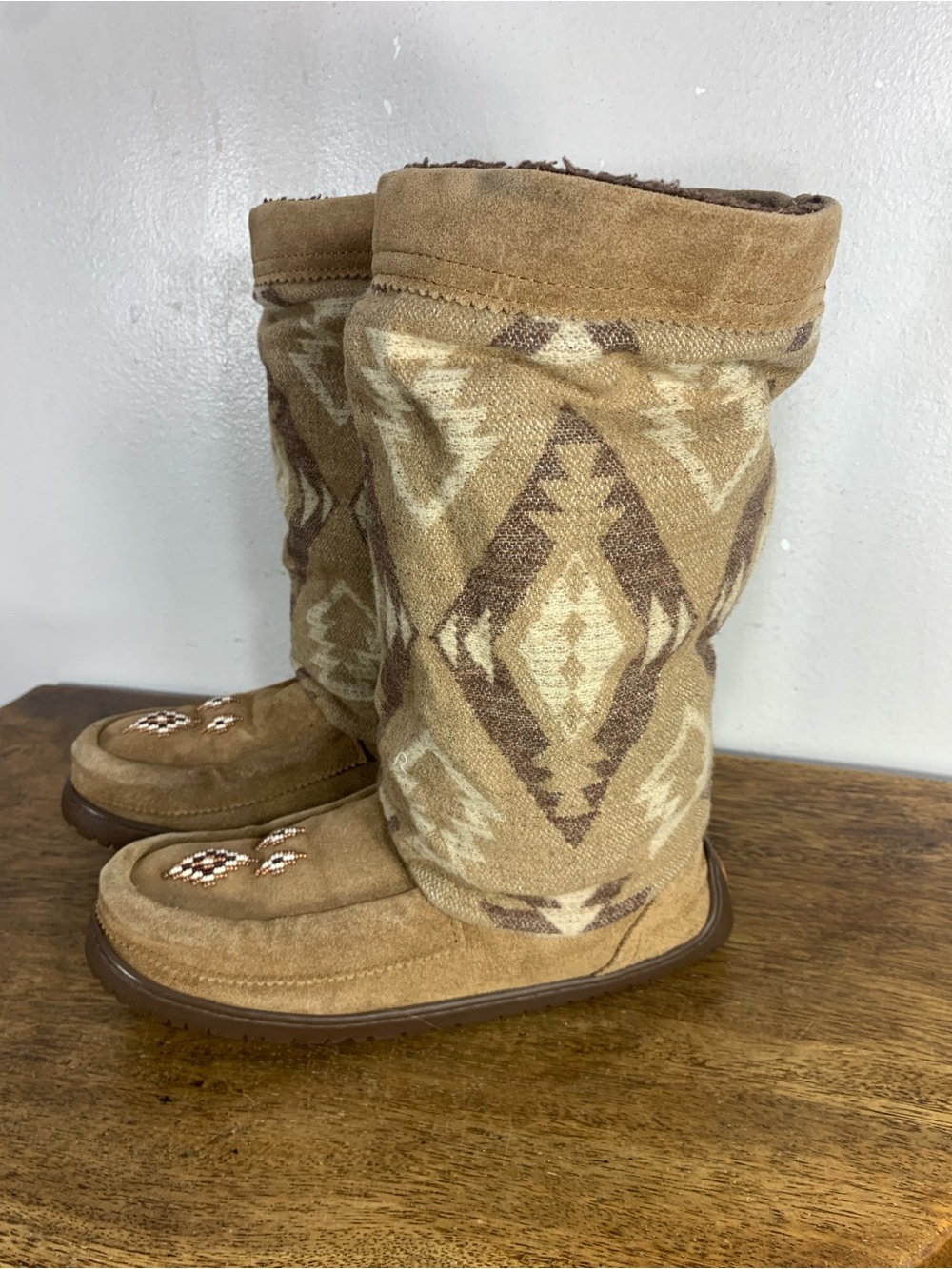 Vintage Manitobah Mukluks Indigenous Beaded Suede Boots – Aztec/Geometric